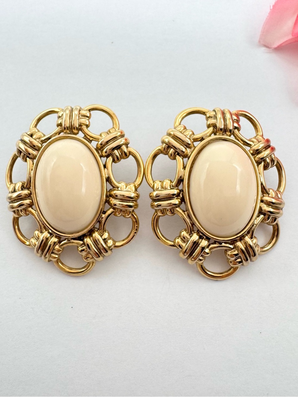 Vintage Gold Tone Chain Link Bezel Cream Cabochon Statement Clip On Earrings